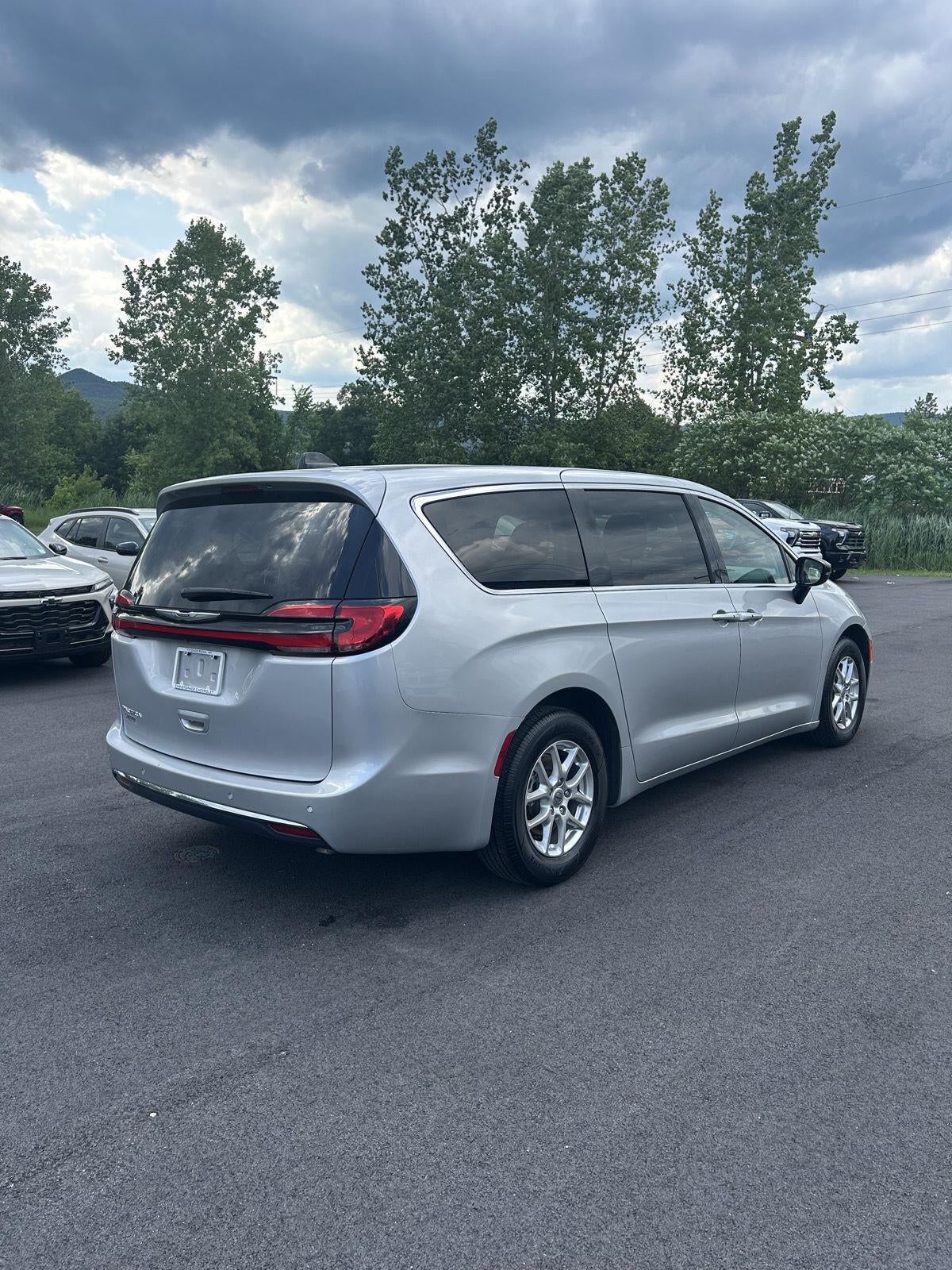 2024 Chrysler Pacifica Touring L