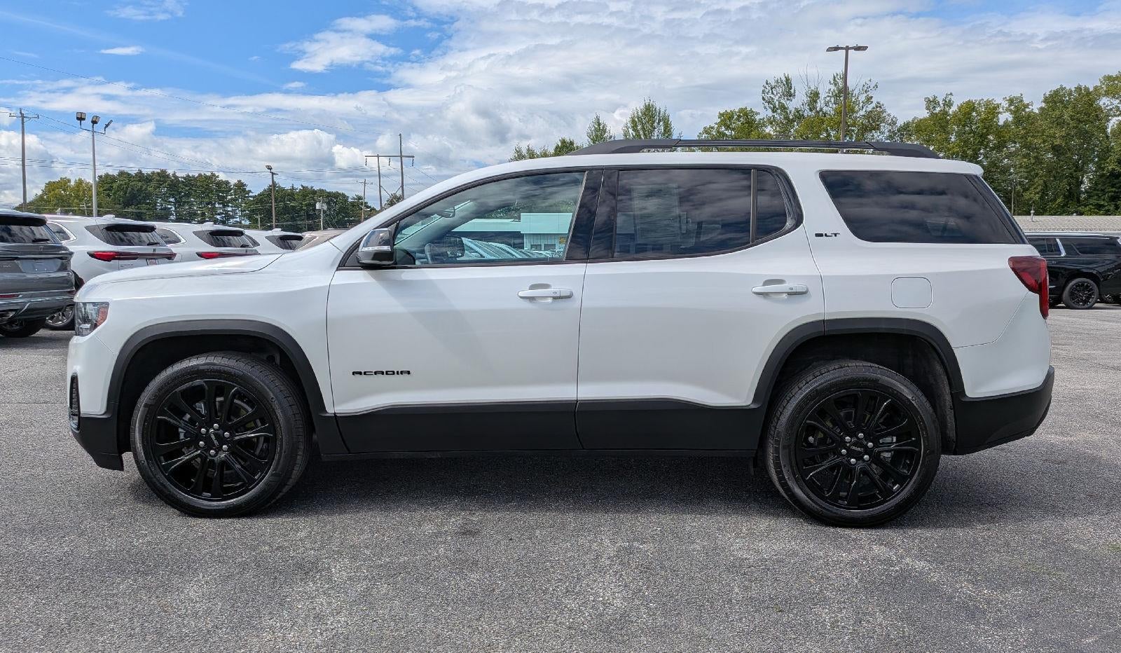2023 GMC Acadia SLT