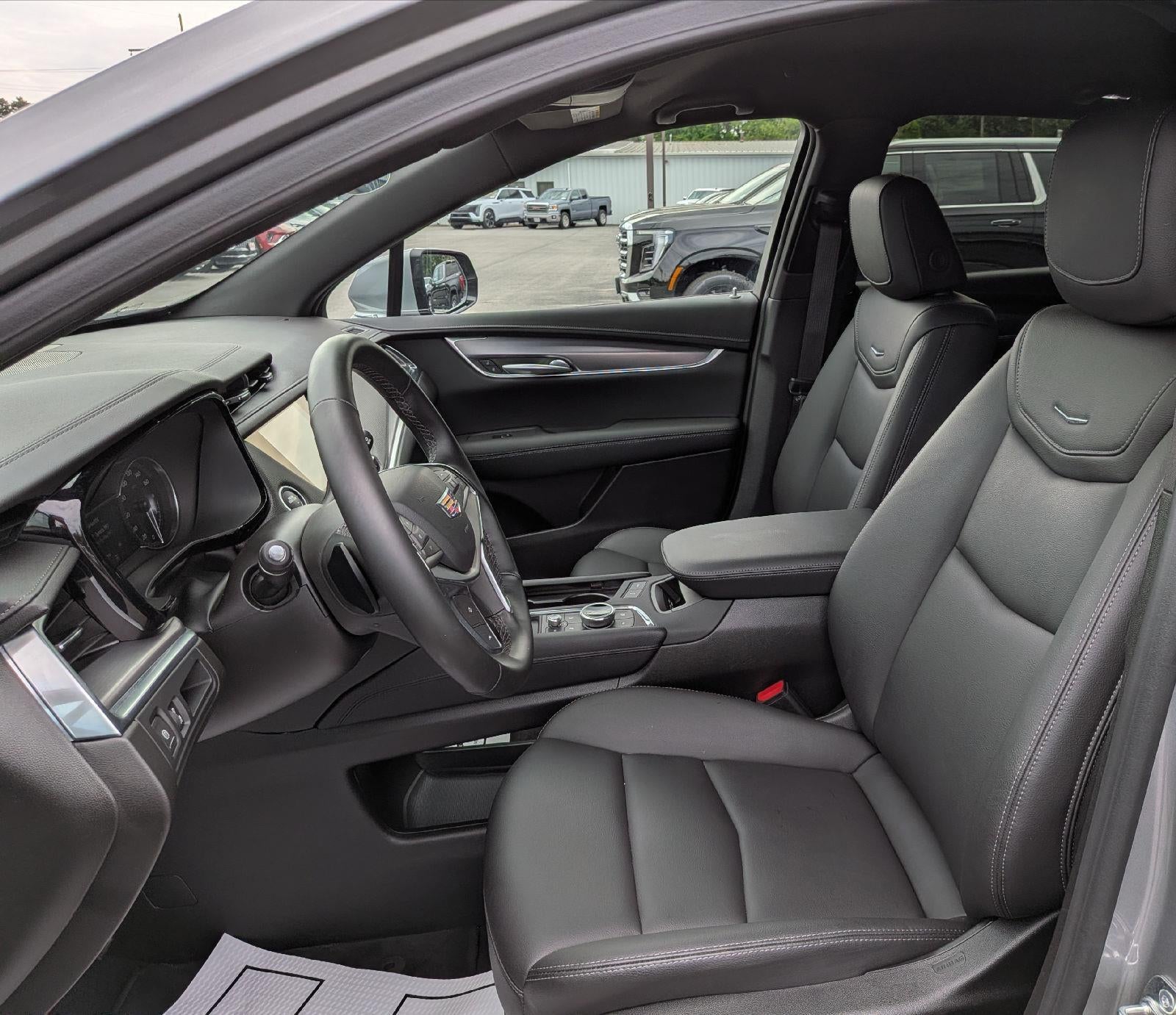 2025 Cadillac XT5 Luxury
