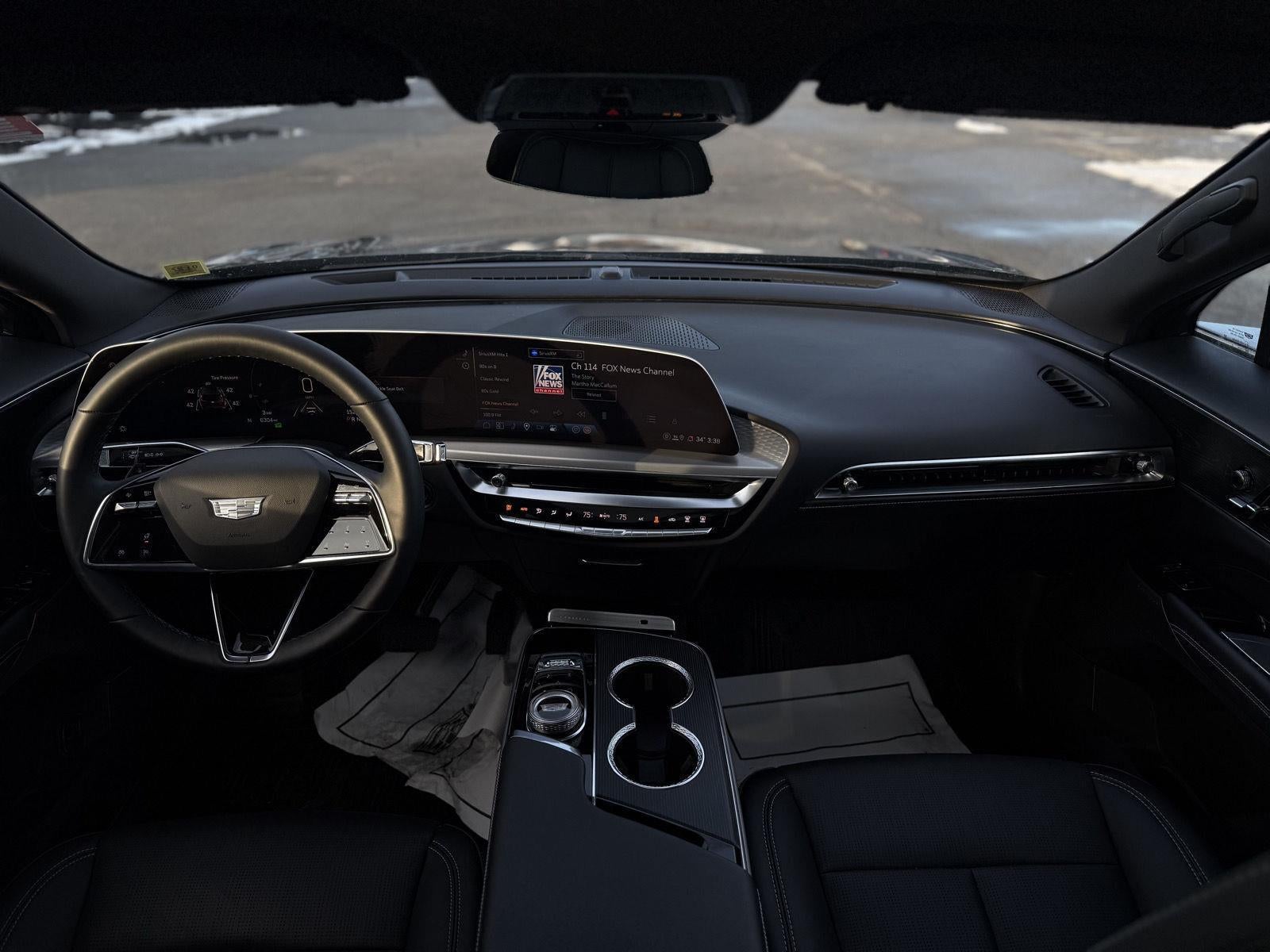 2025 Cadillac LYRIQ Luxury 1