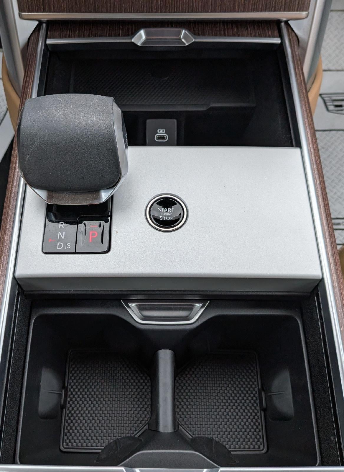 2025 Land Rover Range Rover P400 SE