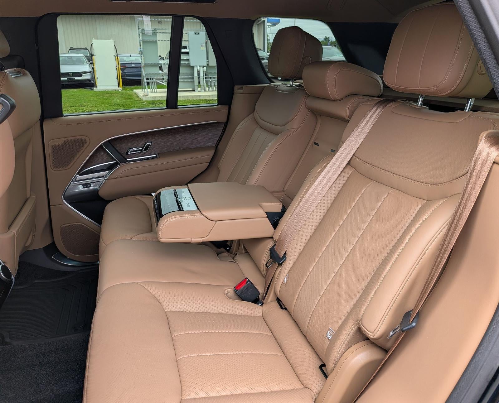 2025 Land Rover Range Rover P400 SE