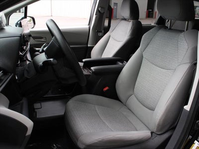 2022 Toyota Sienna LE