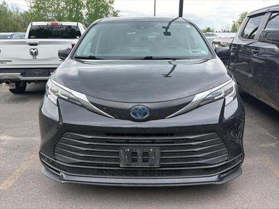 2022 Toyota Sienna LE