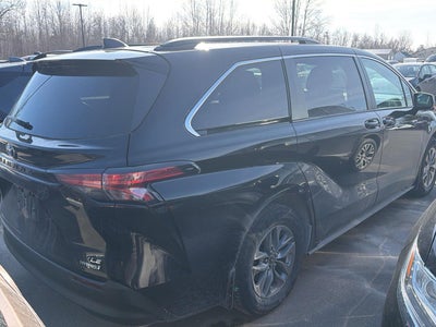 2022 Toyota Sienna LE