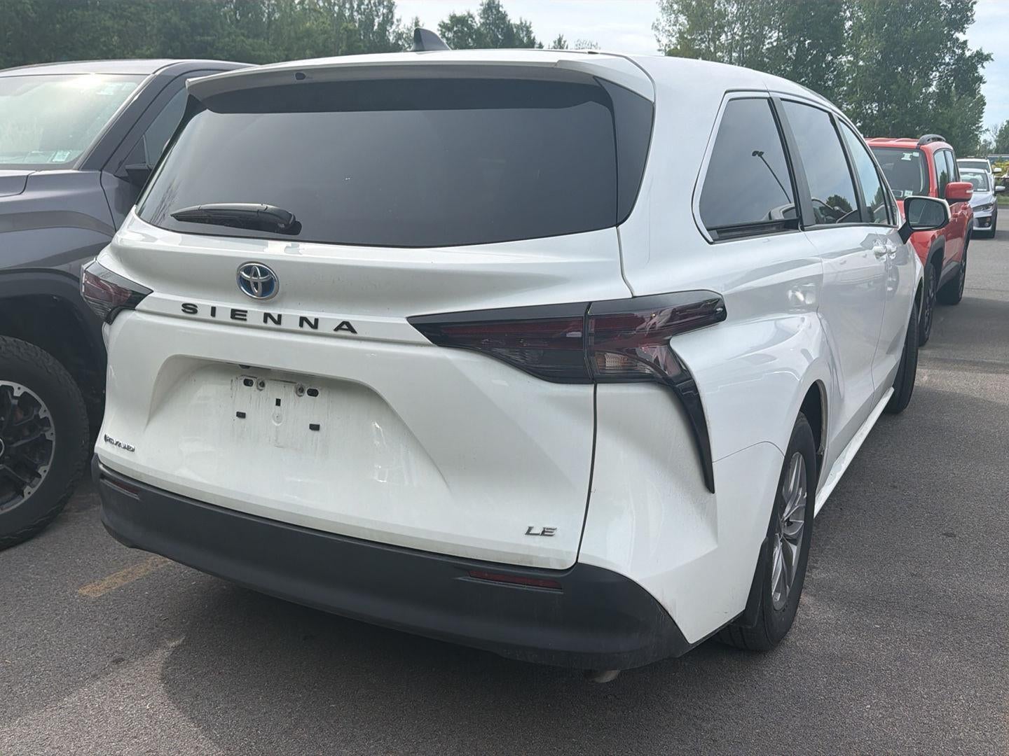 2025 Toyota Sienna LE
