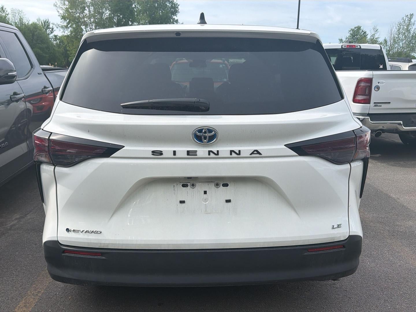 2025 Toyota Sienna LE
