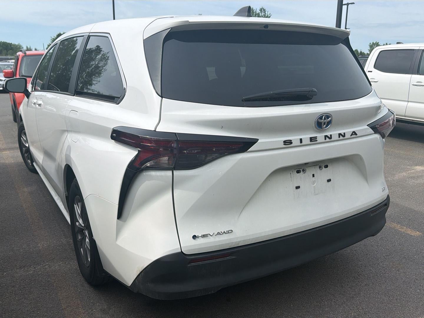 2025 Toyota Sienna LE