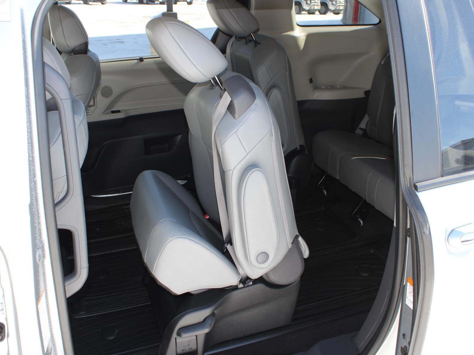 2023 Toyota Sienna XLE