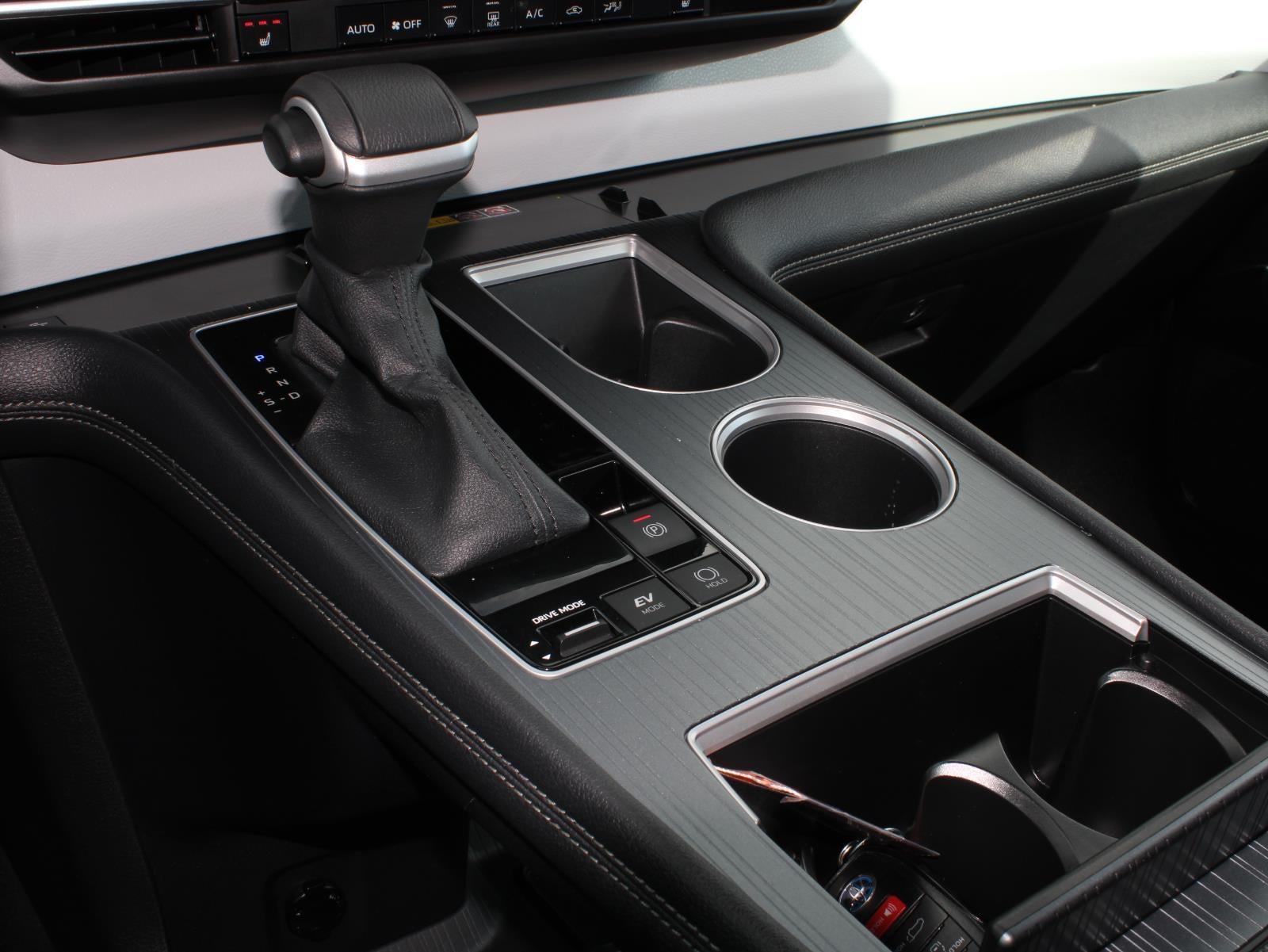 2025 Toyota Sienna LE