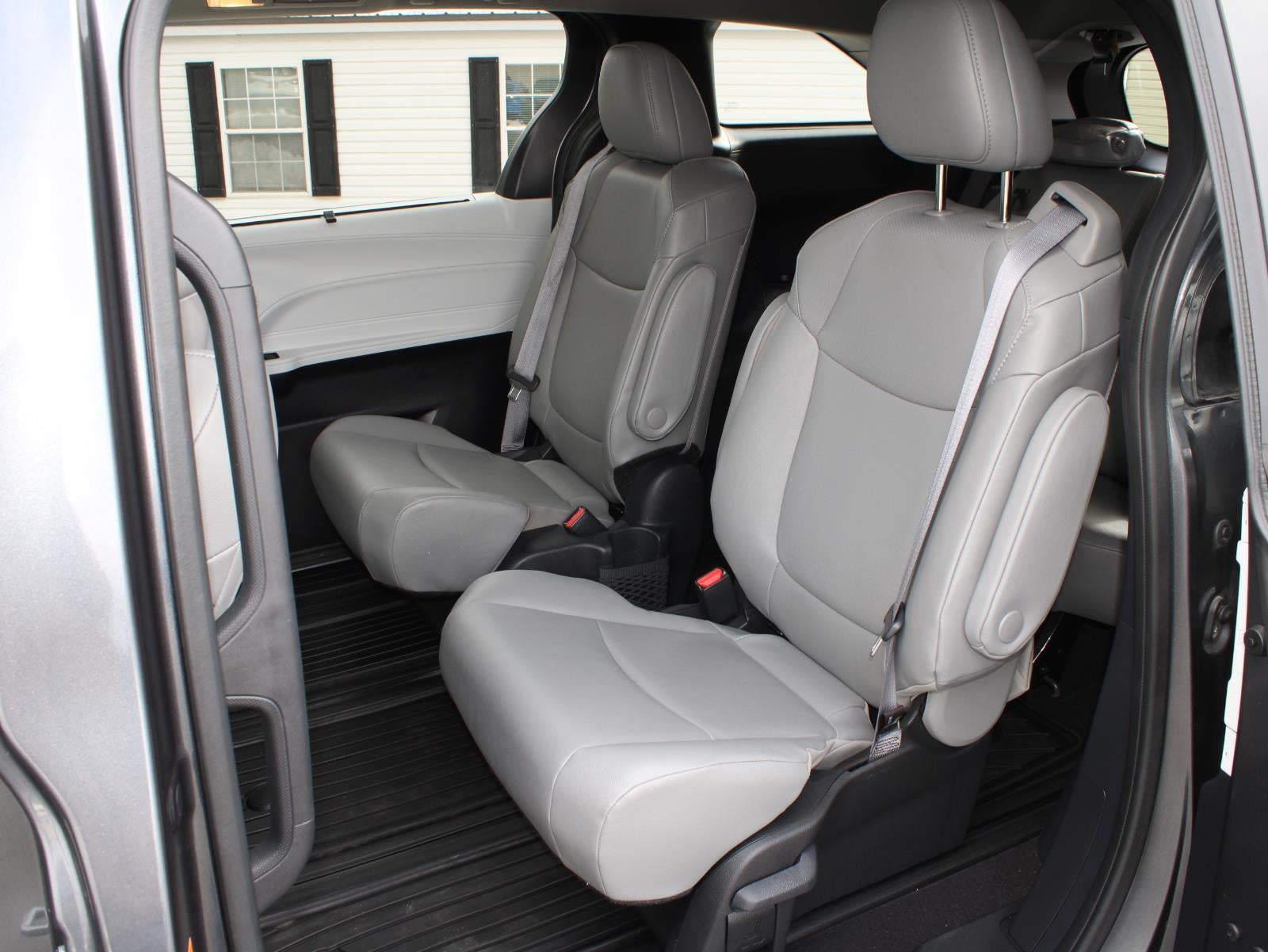 2025 Toyota Sienna LE