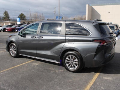 2025 Toyota Sienna LE