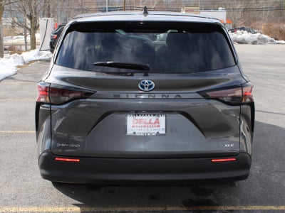 2025 Toyota Sienna LE