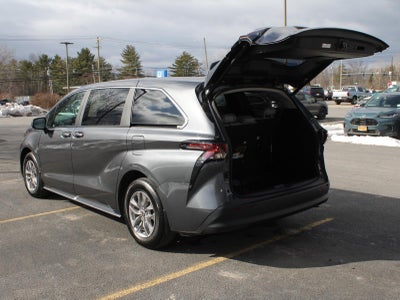 2025 Toyota Sienna LE