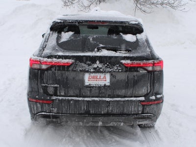 2022 Mitsubishi Outlander ES