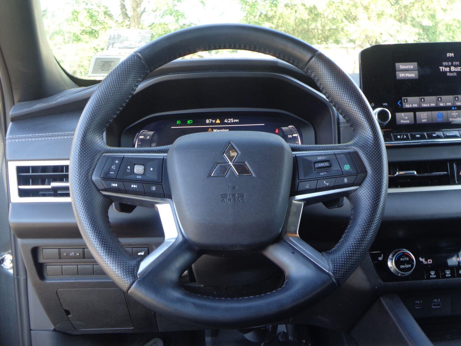 2024 Mitsubishi Outlander SE Black Edition w/Pano Roof