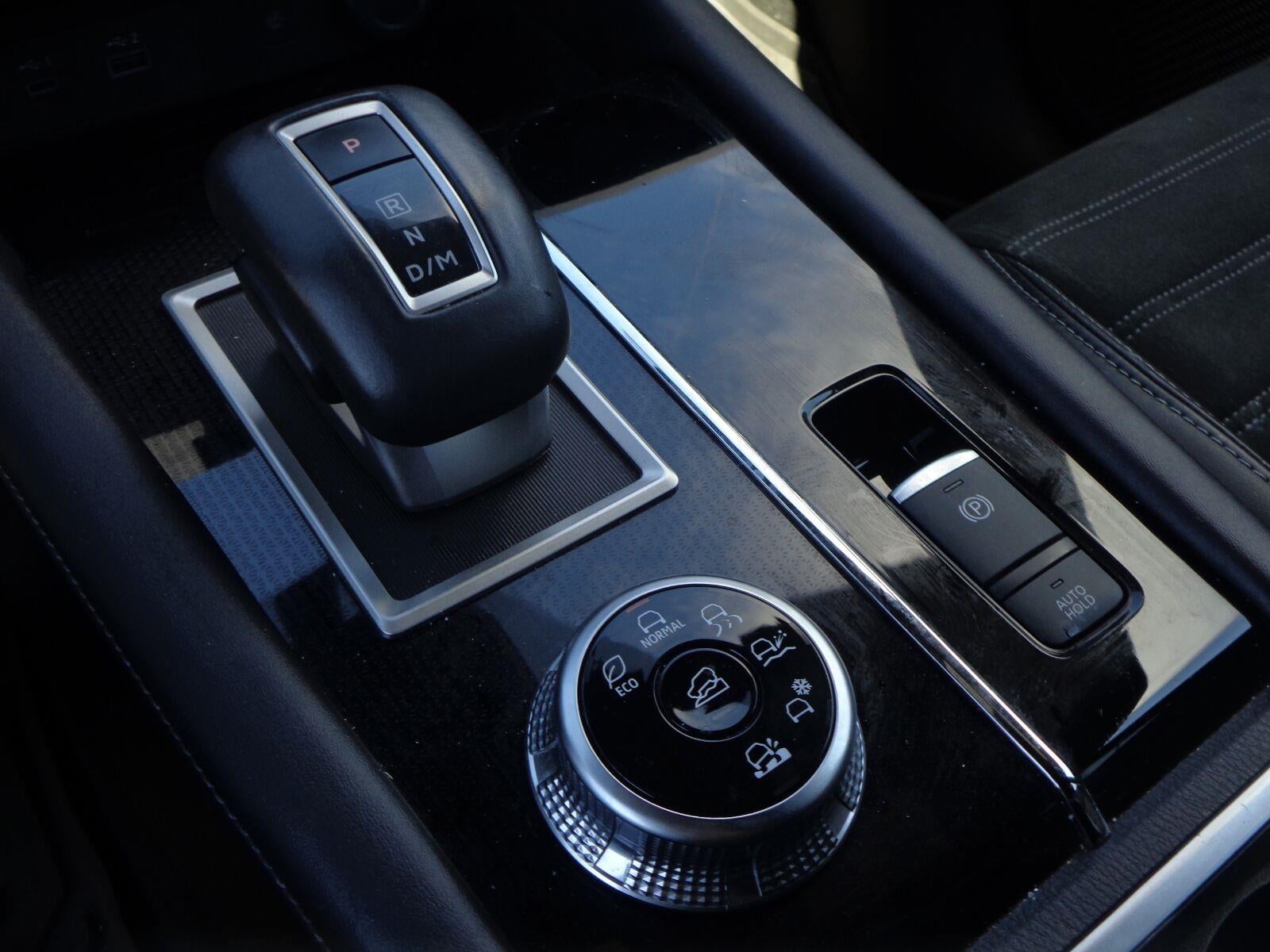 2024 Mitsubishi Outlander SE Black Edition w/Pano Roof