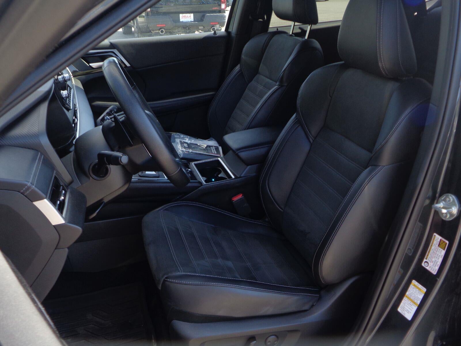 2024 Mitsubishi Outlander SE Black Edition w/Pano Roof