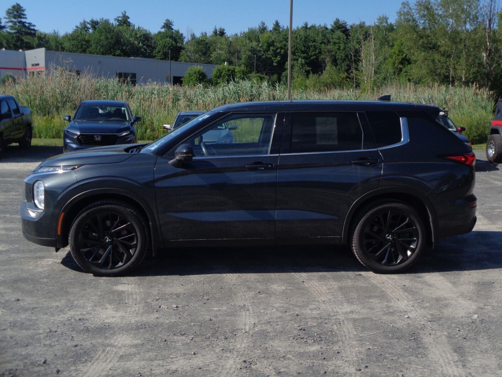 2024 Mitsubishi Outlander SE Black Edition w/Pano Roof