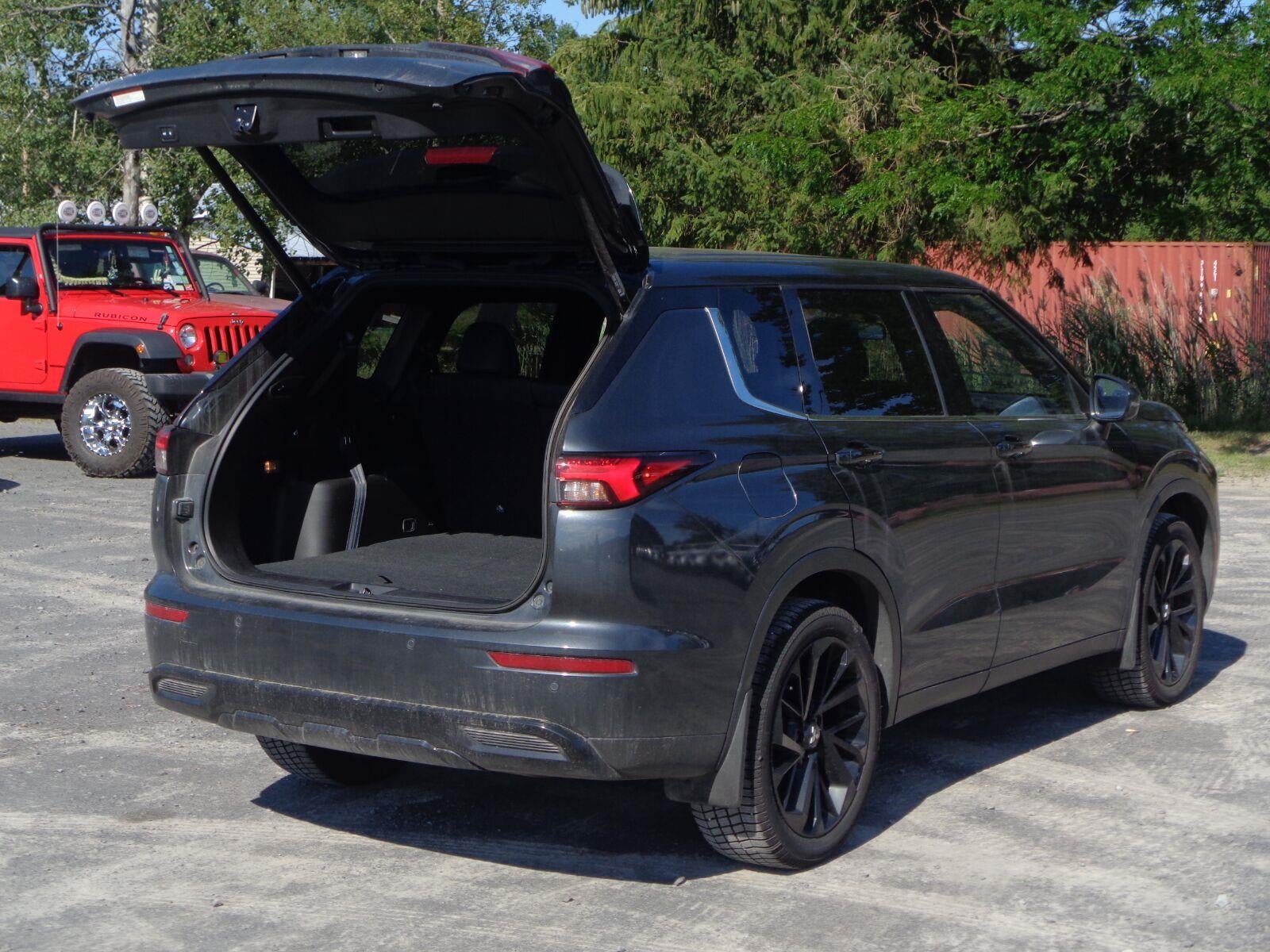 2024 Mitsubishi Outlander SE Black Edition w/Pano Roof