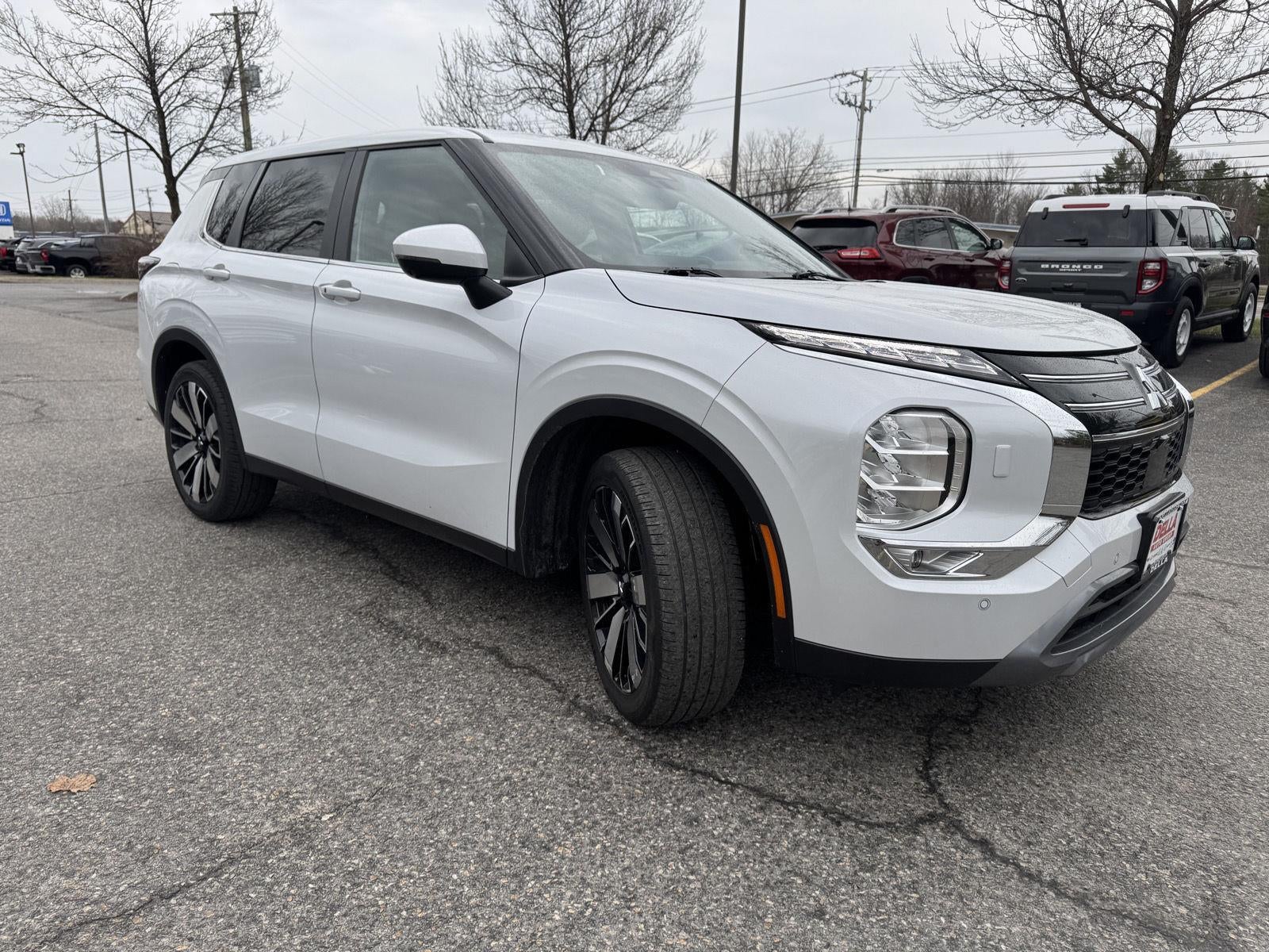 2025 Mitsubishi Outlander SE