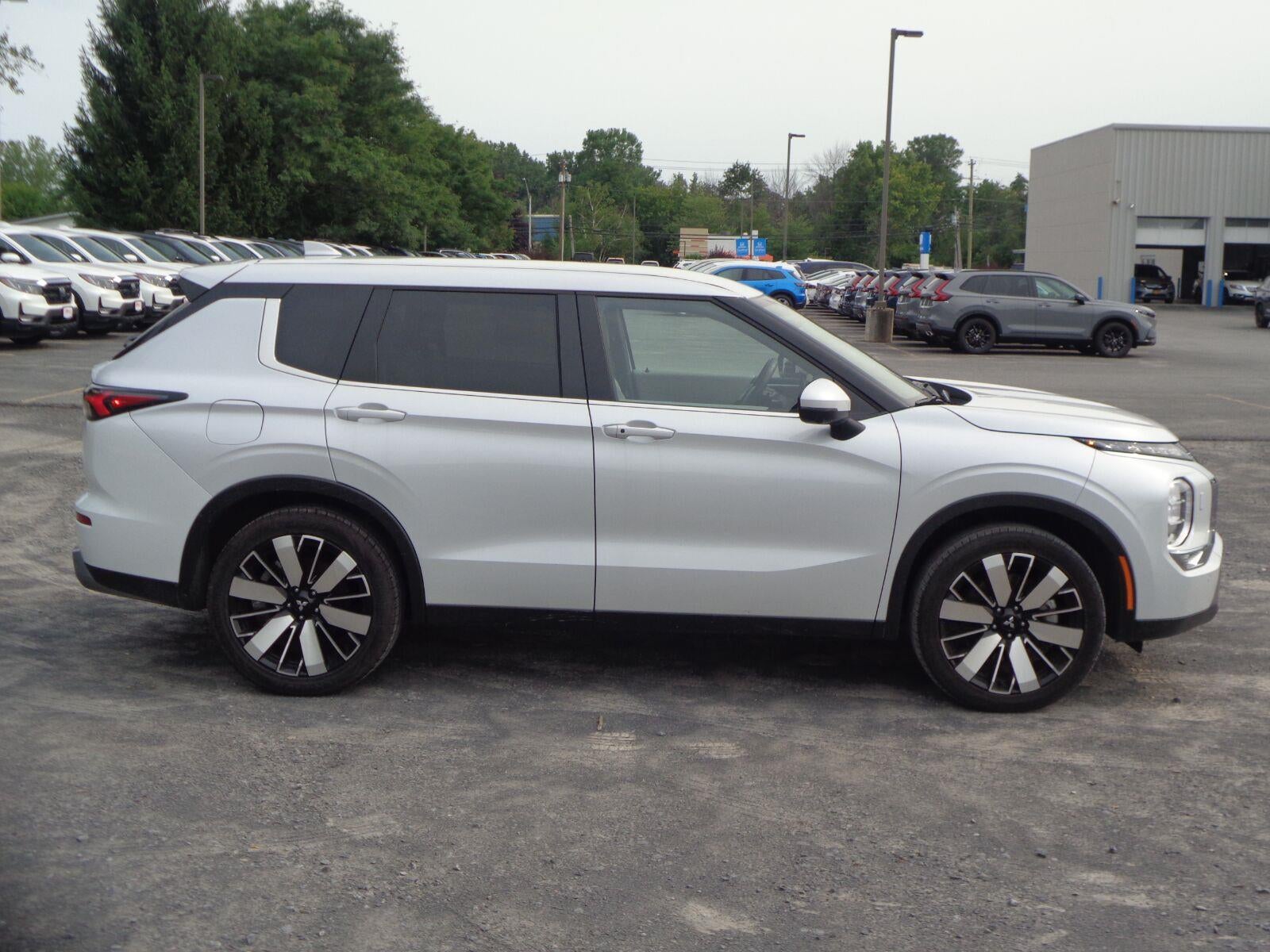 2025 Mitsubishi Outlander SE