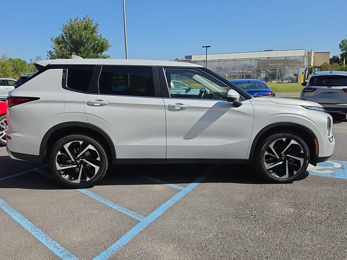 2024 Mitsubishi Outlander SE
