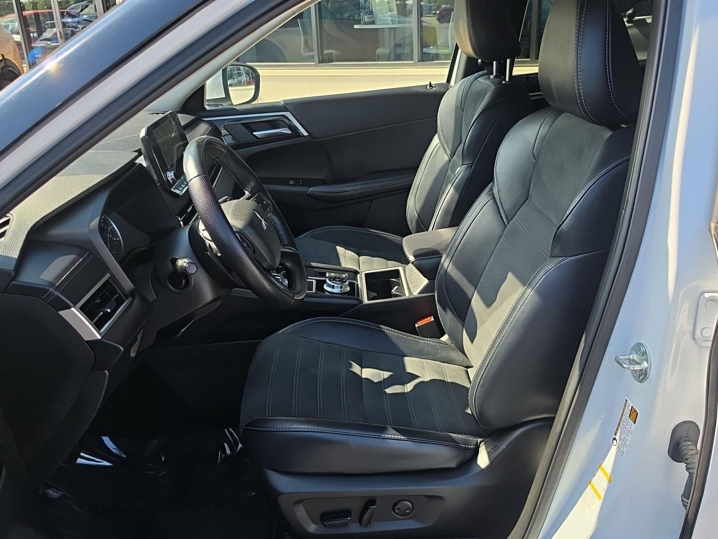 2024 Mitsubishi Outlander SE