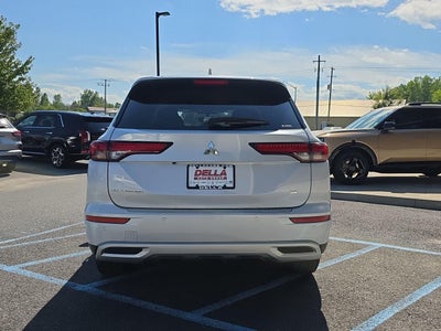 2024 Mitsubishi Outlander SE