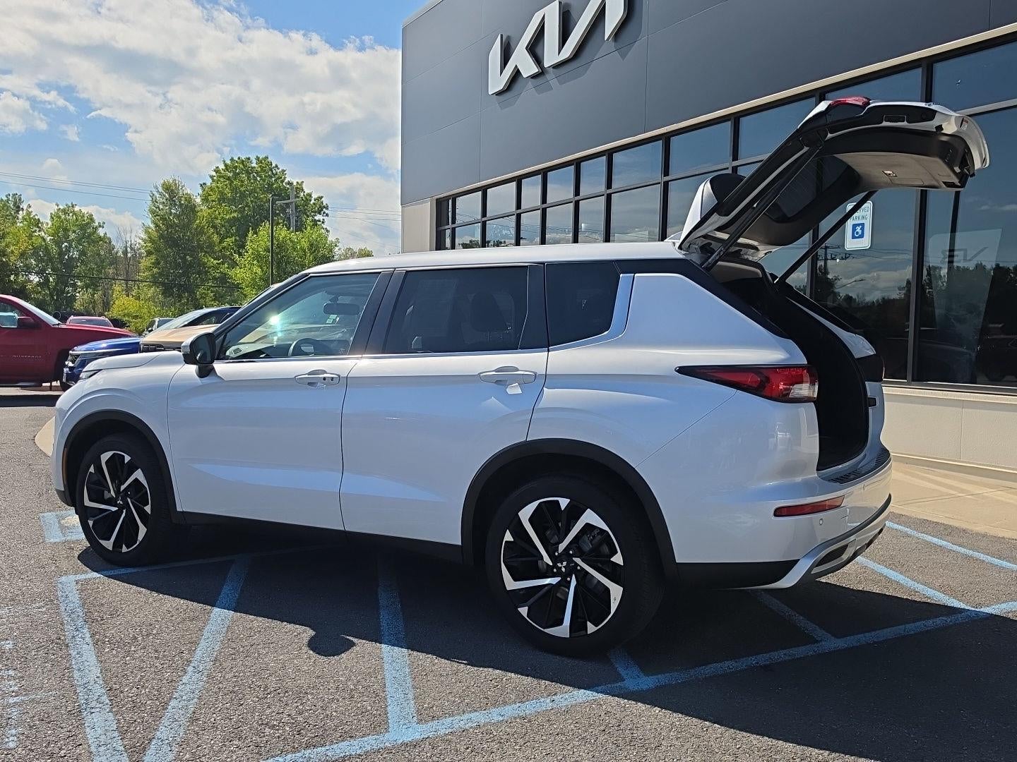 2024 Mitsubishi Outlander SE