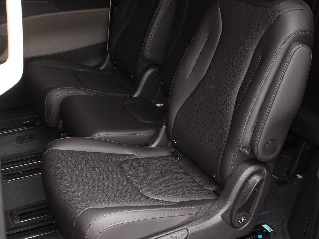 2027 Kia Carnival EX