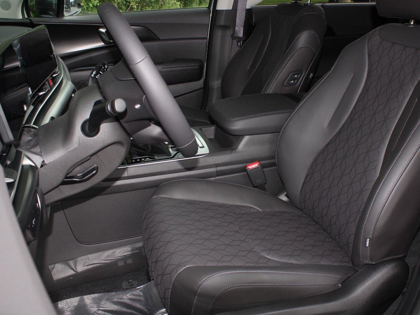2027 Kia Carnival EX