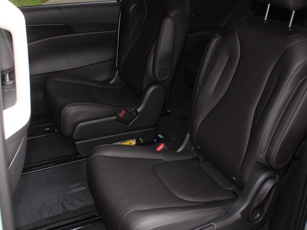 2027 Kia Carnival EX