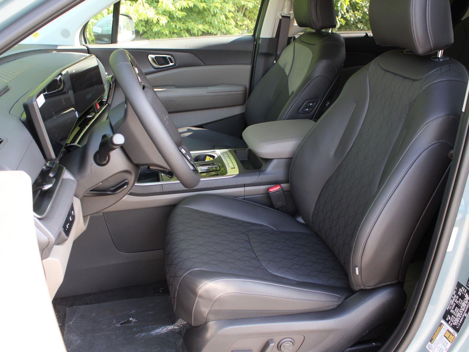 2027 Kia Carnival Hybrid EX