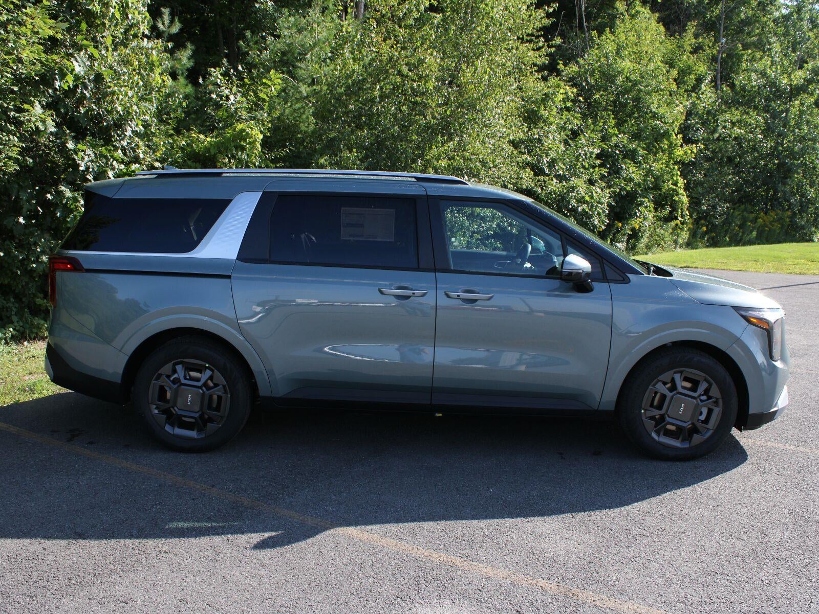 2027 Kia Carnival Hybrid EX