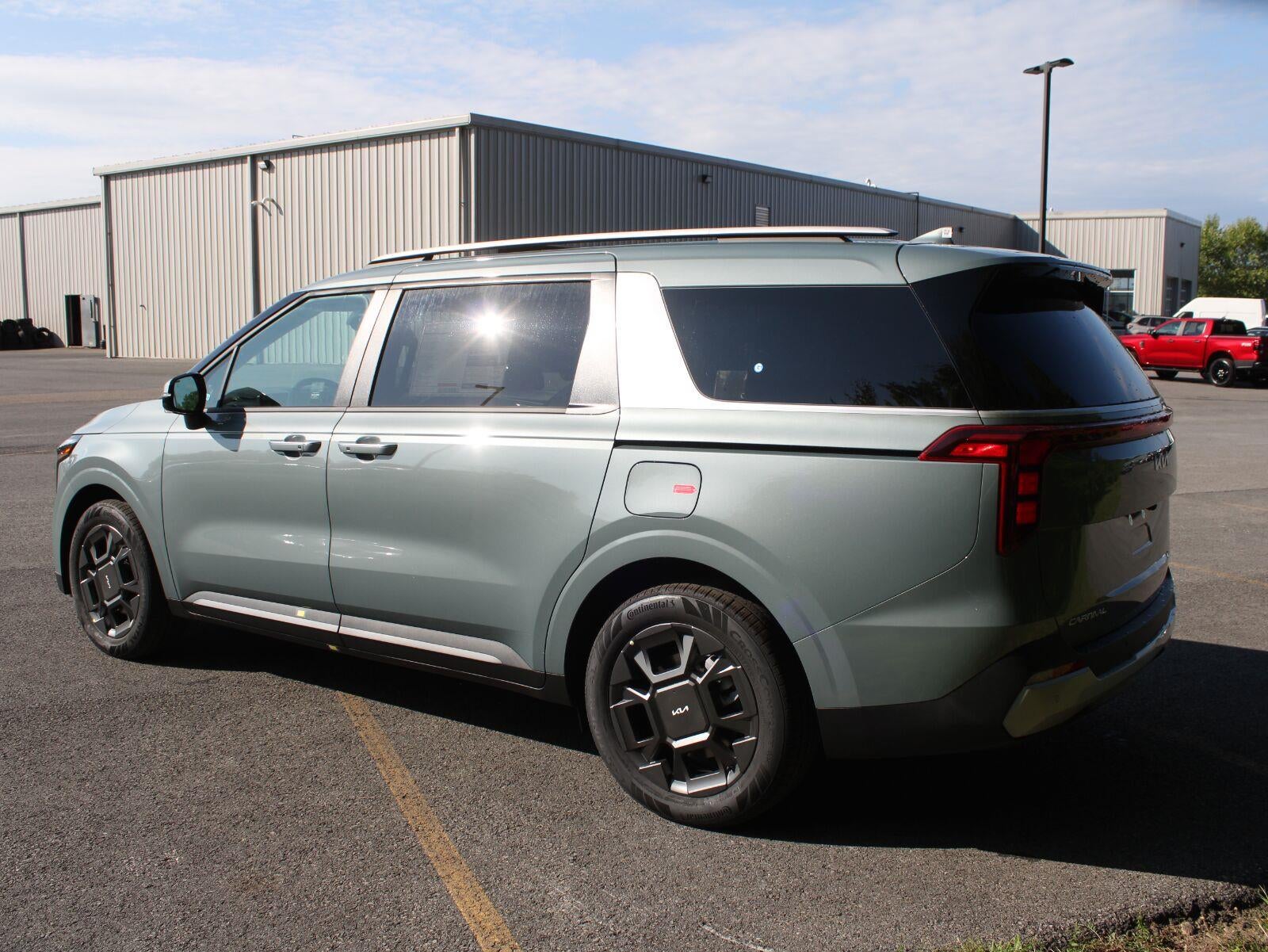 2027 Kia Carnival Hybrid EX
