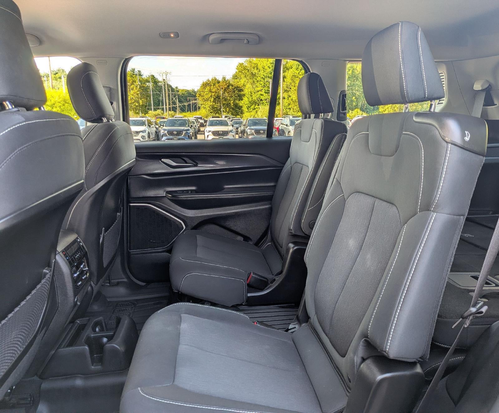 2022 Jeep Grand Cherokee L Laredo