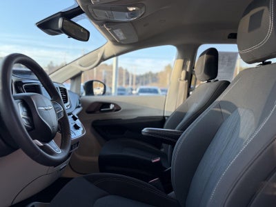 2024 Chrysler Voyager LX