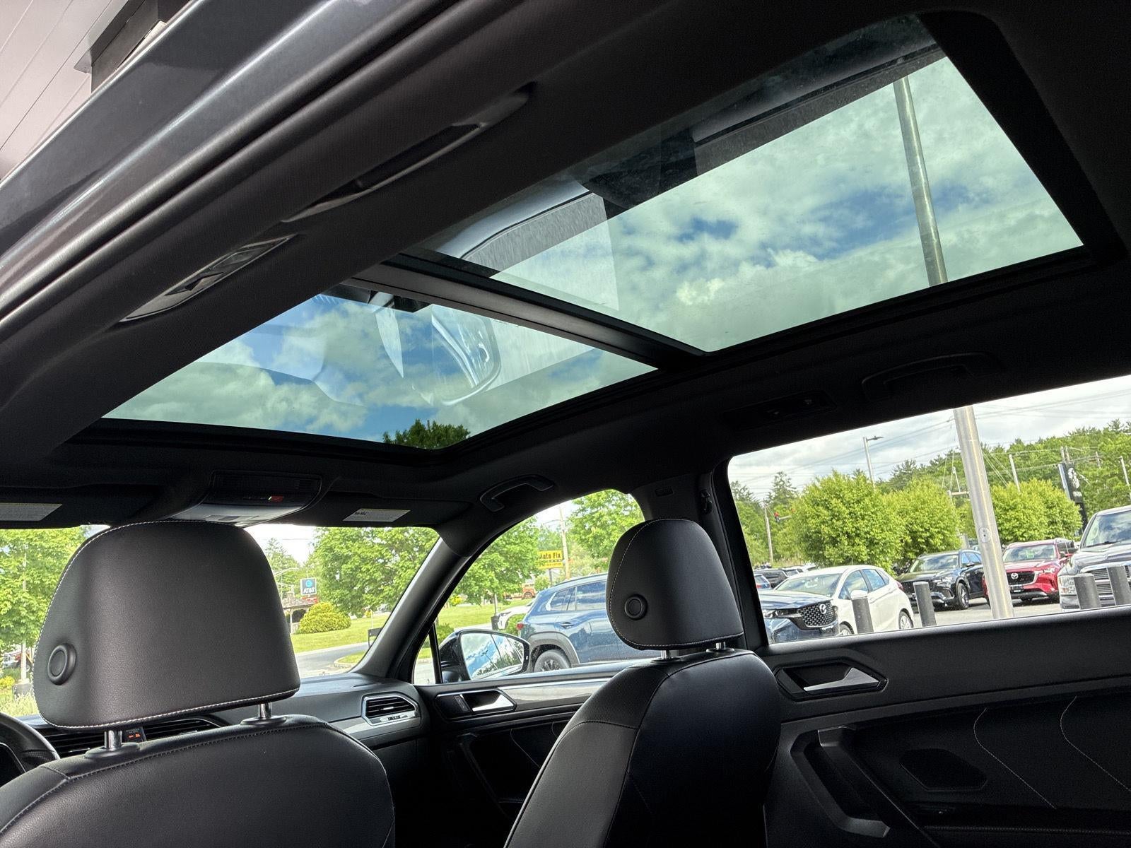 2022 Volkswagen Tiguan SE R-Line Black
