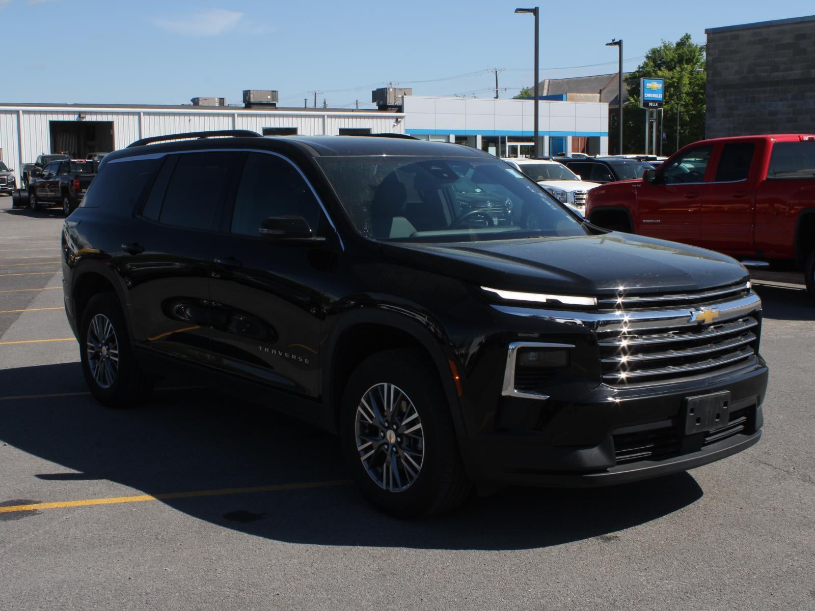 2025 Chevrolet Traverse LT
