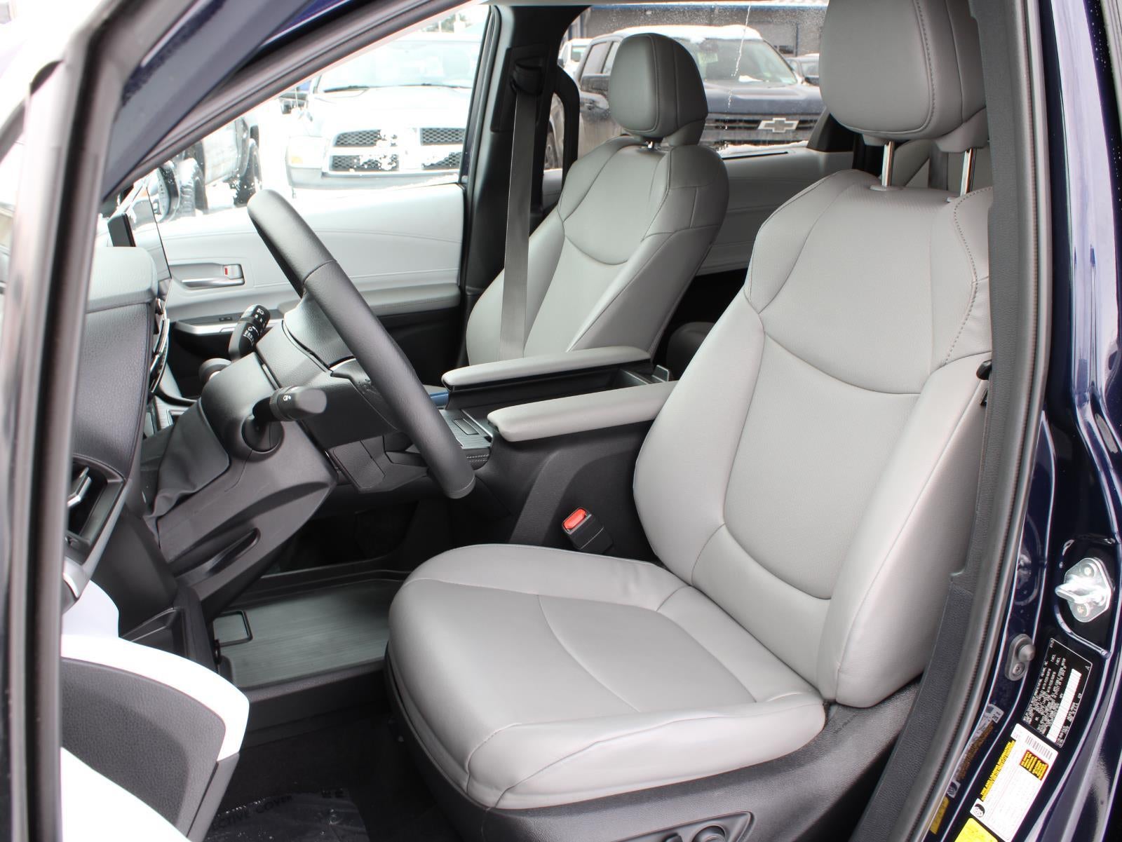 2025 Toyota Sienna XLE