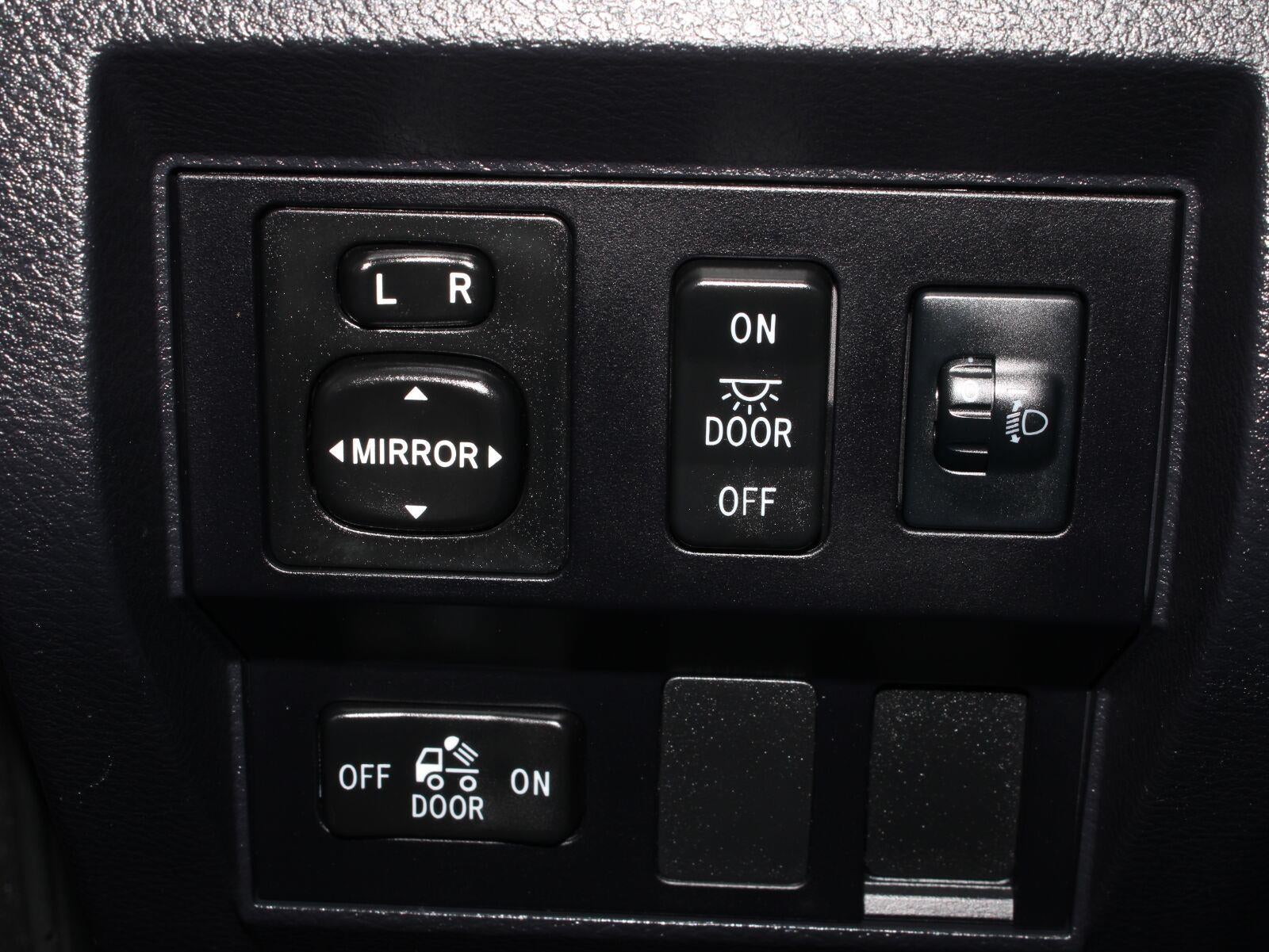 2017 Toyota Tundra SR5 5.7L V8