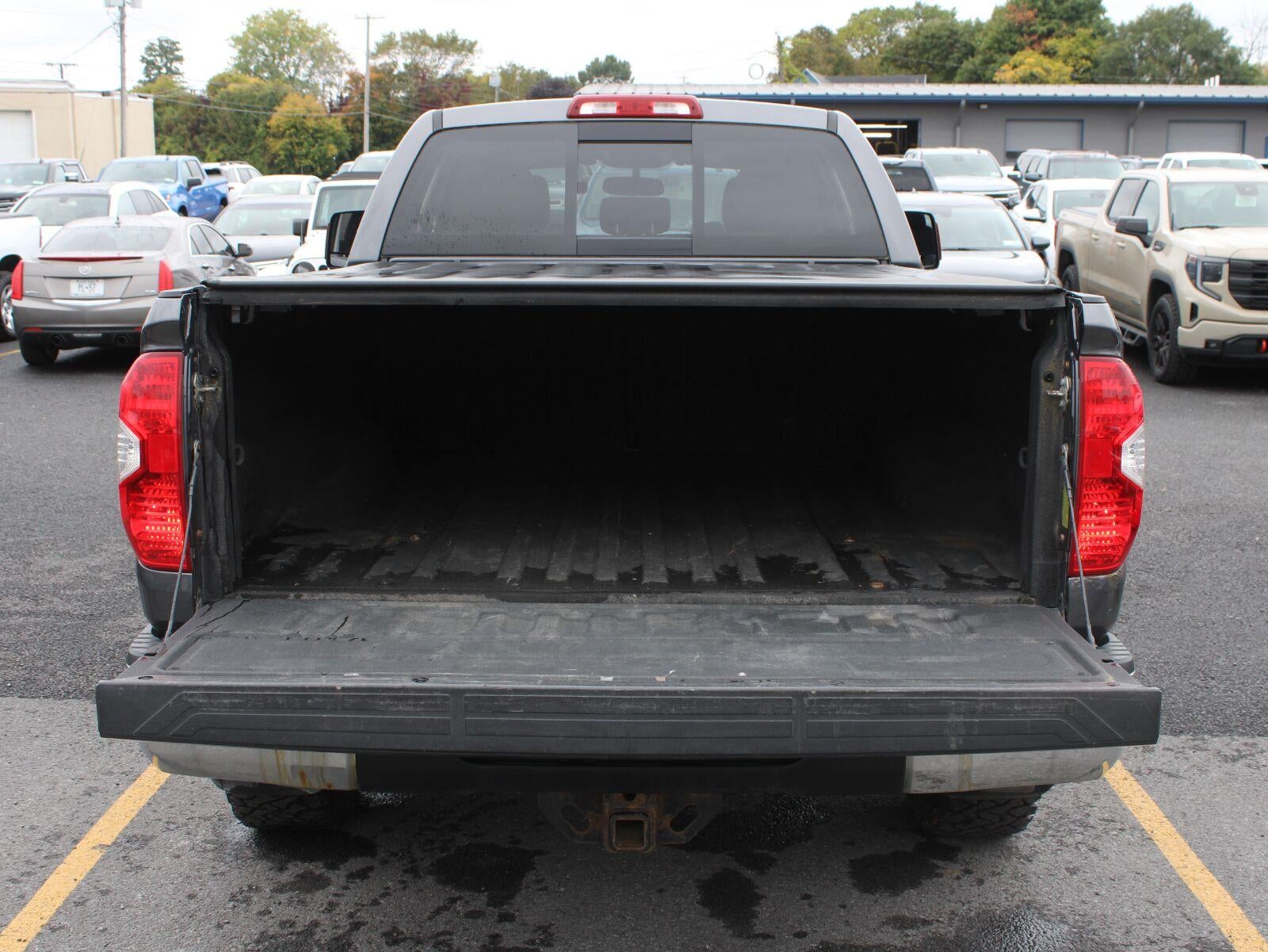 2017 Toyota Tundra SR5 5.7L V8