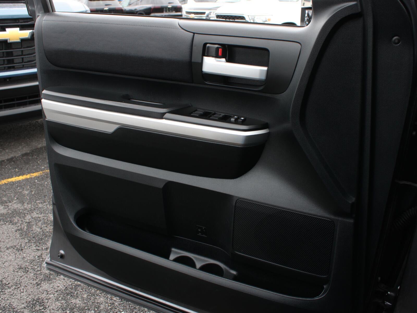 2017 Toyota Tundra SR5 5.7L V8