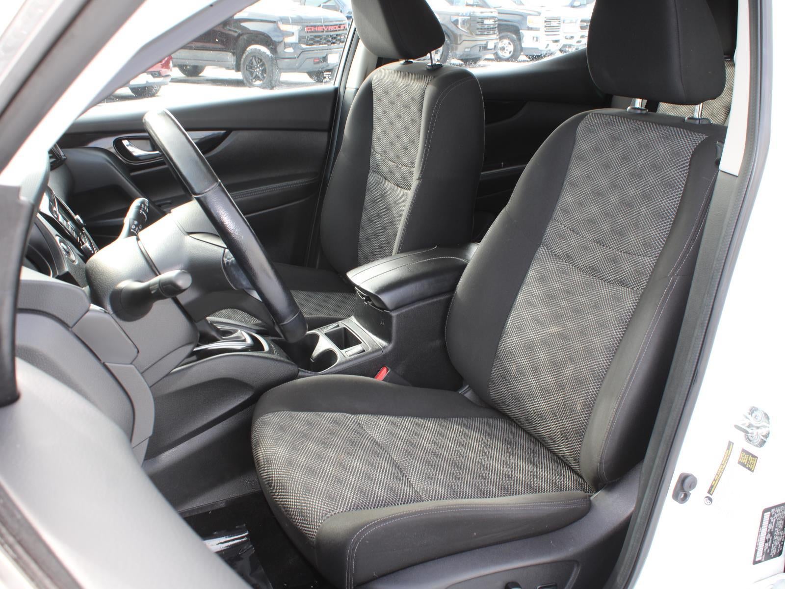 2022 Nissan Rogue Sport SV