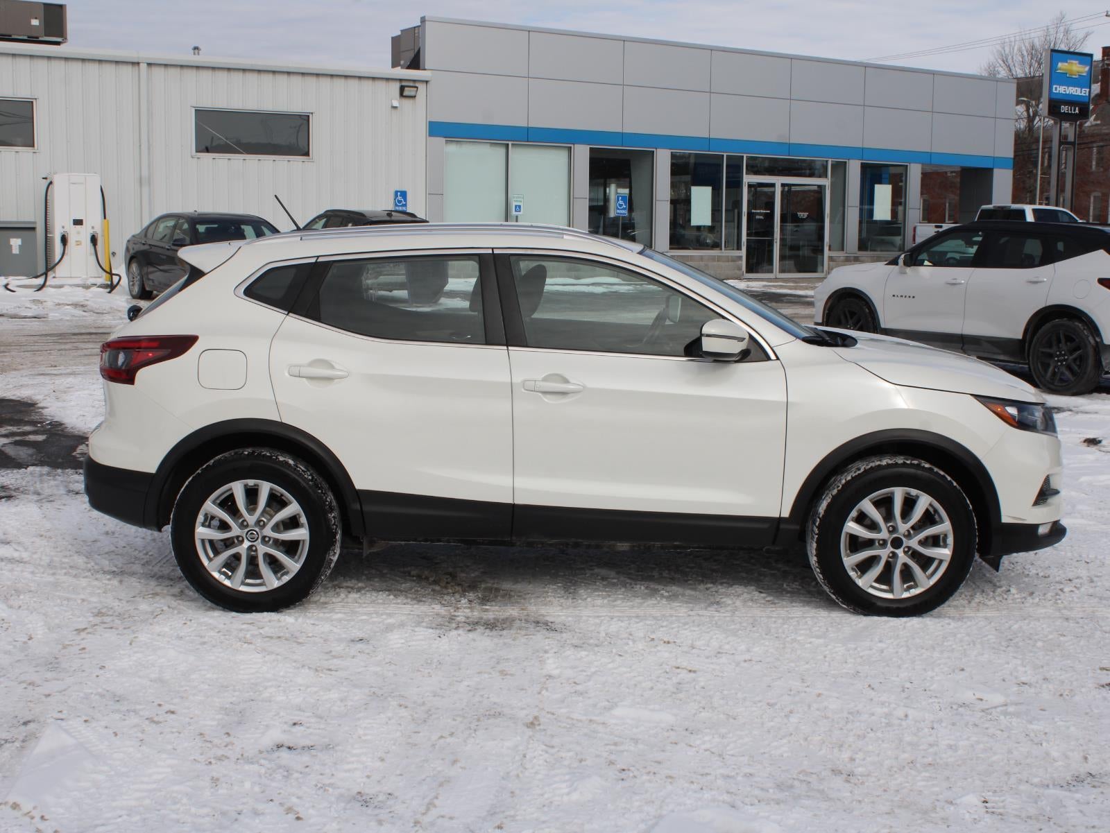 2022 Nissan Rogue Sport SV