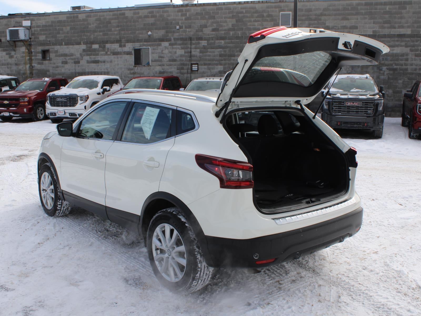 2022 Nissan Rogue Sport SV